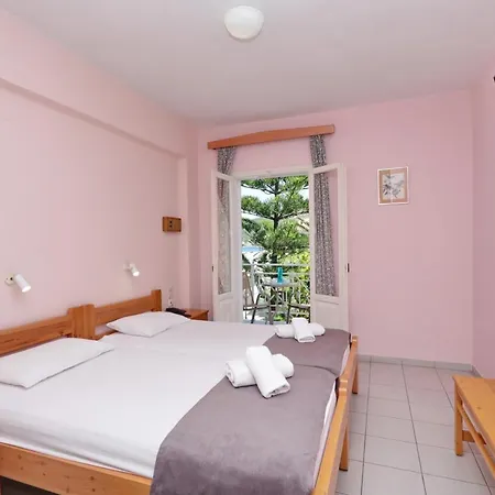 δελφίνι 2* Σκόπελος