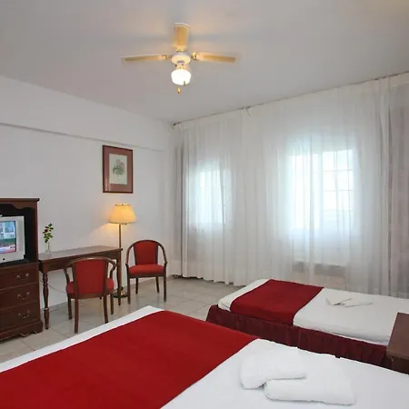Dolphin Hotel 2*