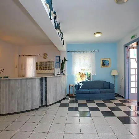 Dolphin Hotel 2*