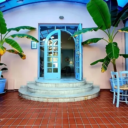 Ξενοδοχείο δελφίνι 2*