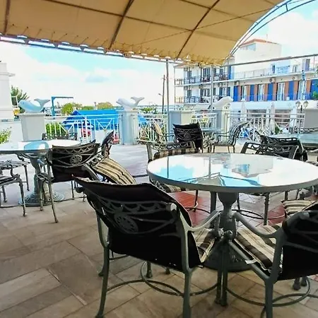 호텔 Dolphin 스코펠로스 타운