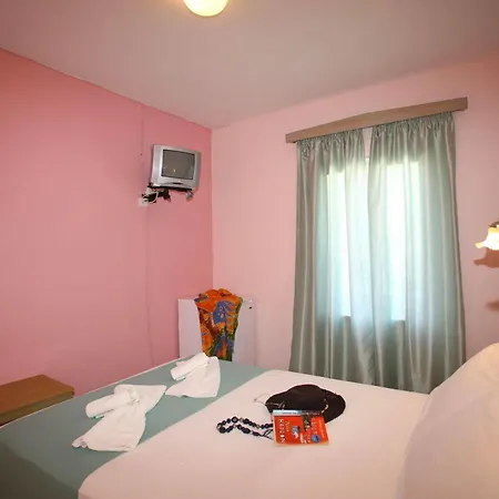 Ξενοδοχείο δελφίνι 2*