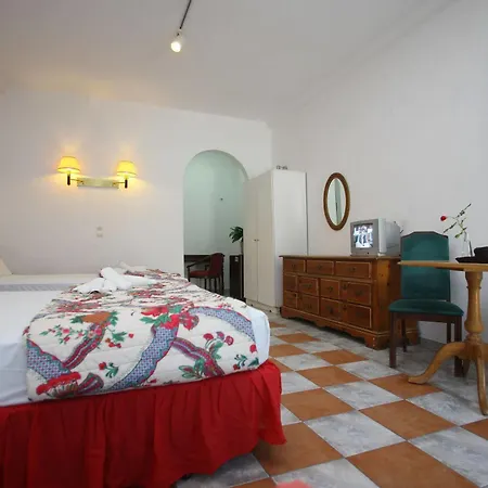Dolphin Hotel 2*