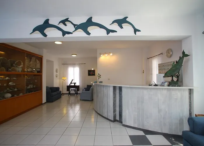 Dolphin Hotel 2*