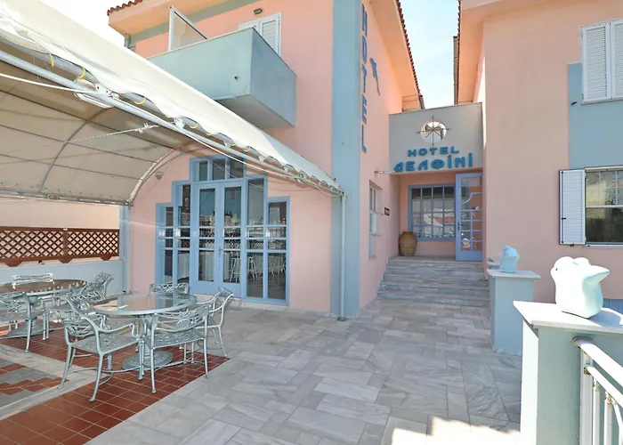 Dolphin 2* Skopelos Town